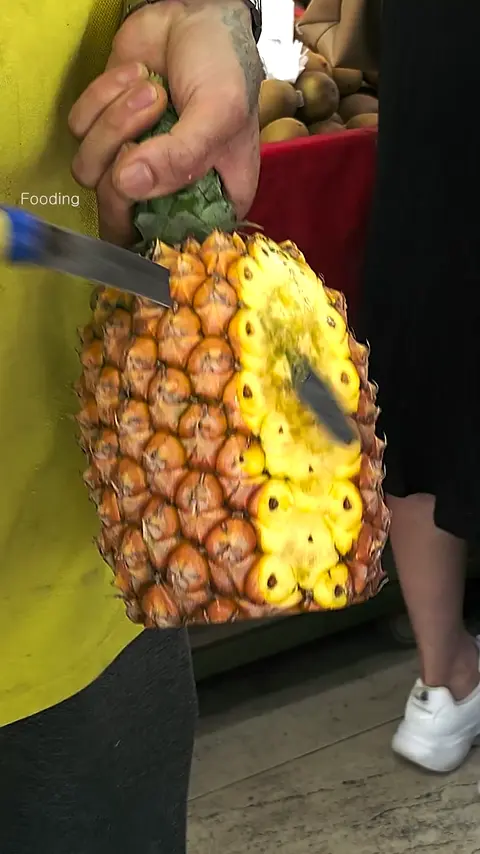 Amazing Honey Dripping Pineapple Cutting Skills - Taiwanese Street Food