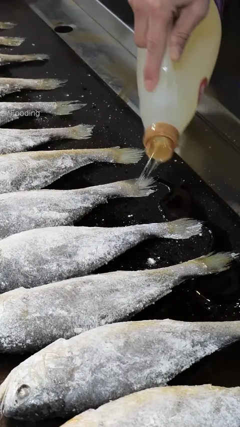 Amazing Grilled Fish Cooked Directly At a Fish Shop - Korean Street Food (1)