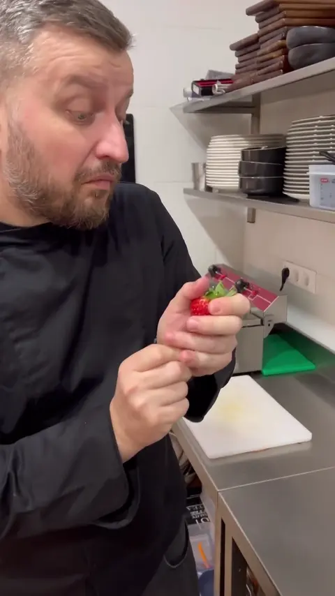 Lifehack with strawberry. Thanks for inspiration @joeyrogoff