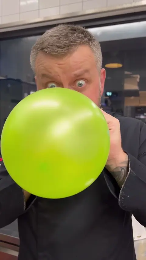 Trick witn citrus and balloon.