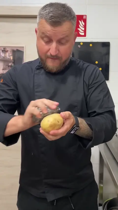 🥔 Testing the Viral Potato Peeling Lifehack with a Steel Scrubber! 🤔 _ Epic Fail Alert!