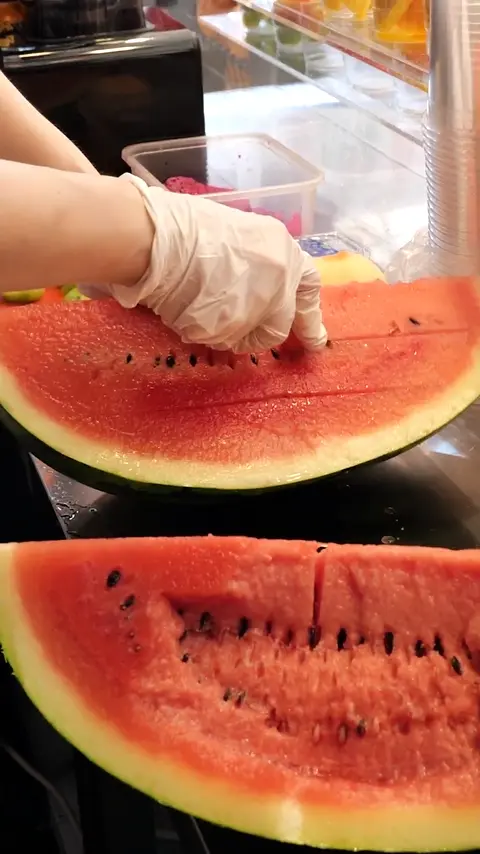 Lady's Incredibly Neat Watermelon Cutting _ korean Street Food