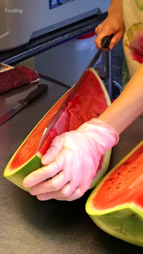 Amazing Taiwanese Giant Watermelon Juice! - Fruit Cutting Skills
