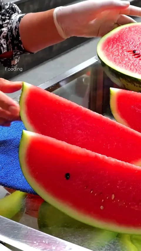 Street Fruit Cart Aunt’s Refreshing Watermelon Cutting Skills - Thai Street Food
