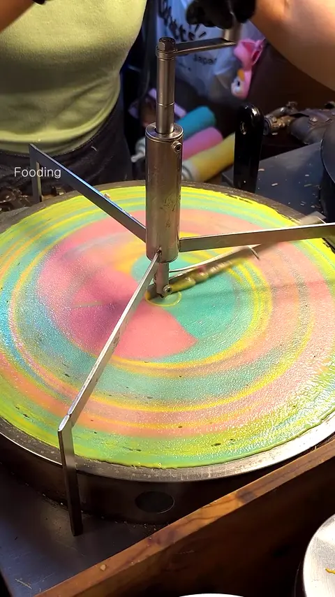 Amazing Thai Rainbow Crepe from a Girl with a Pretty Smile - Thai Street Food