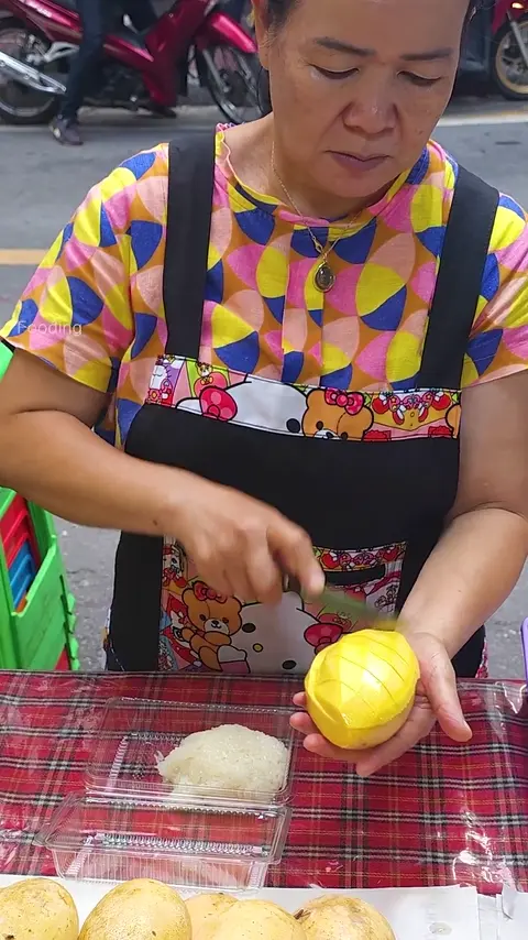 Amazing Coconut Milk Mango Sticky Rice - Thai Street Food