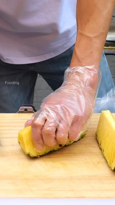 Amazing Pineapple Cutting Skills in Myungdong - Korean Street Food