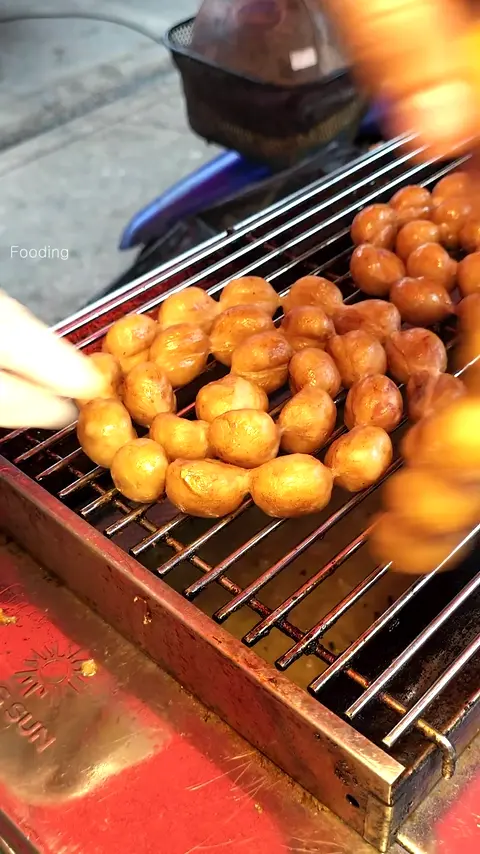 Amazing Thai Sausage from Hard-Working Pretty Siblings - Thai Street Food