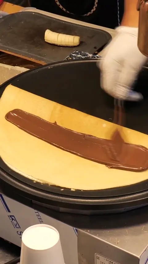 The Famous Nutella Crepes In Myeongdong - Korean Street Food