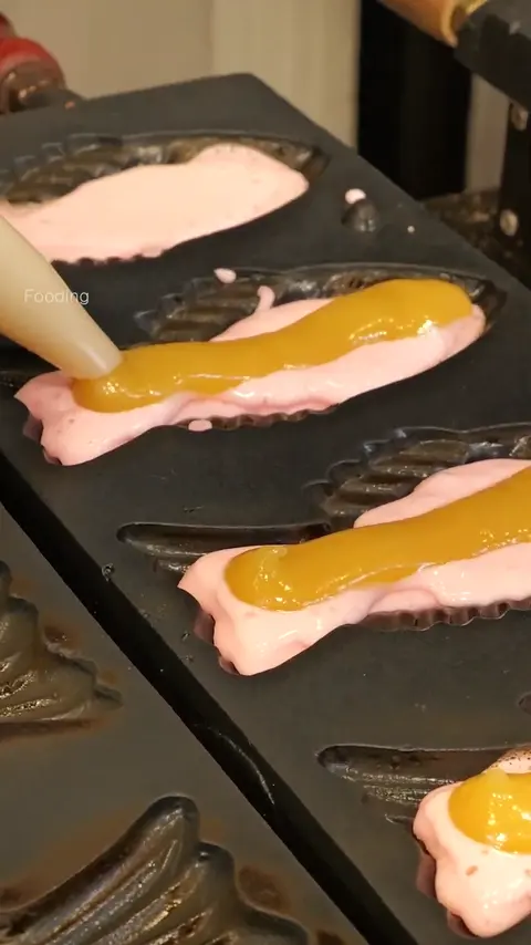 Amazing Pink Sweet Potato Fish-Shaped Bread - Korean Street Food