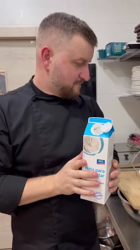 Lifehack with mixer and cutting board.