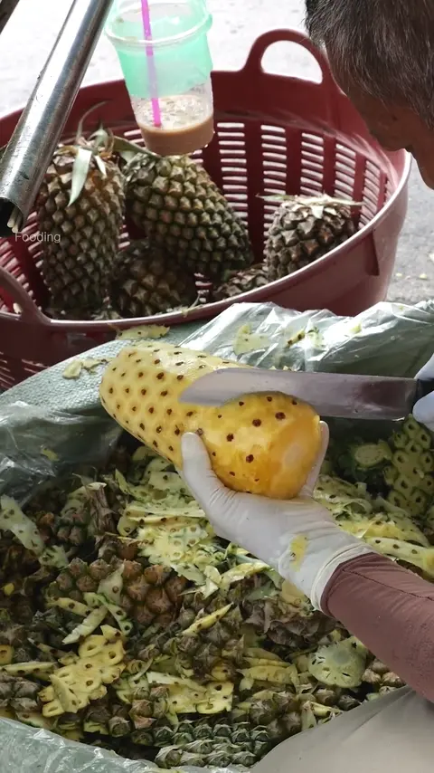 Amazing Pineapple Cutting Master With 50 Years of Experience  - Thai Street Food
