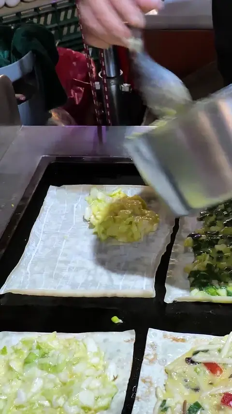 Must Try! Taiwanese Egg Custard ''蛋餠'' - Taiwanese Street Food