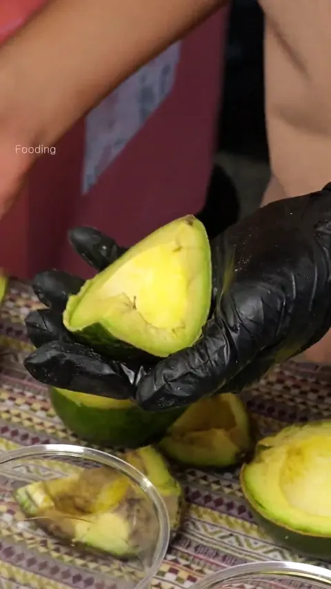 Avocado Smoothie That Even Locals Line Up to Eat - Thai Street Food
