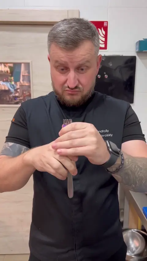 Lifehack with forks.
