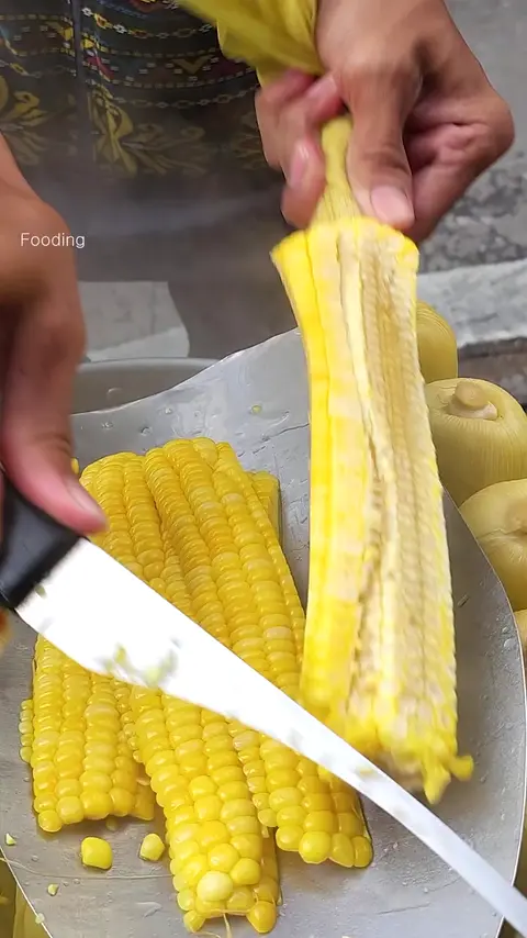 Amazing Corn Peeling Skills From a Thai street Cart- Thai Street Food