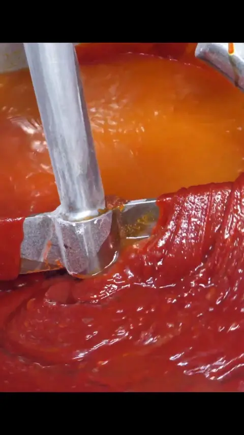 Mass production of sweet fried pork and spicy noodles loved by Korean soldiers #[13]