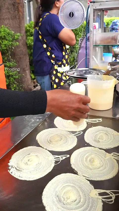 Must Try! ''Khanom Tokyo'' From a Thai street Cart- Thai Street Food