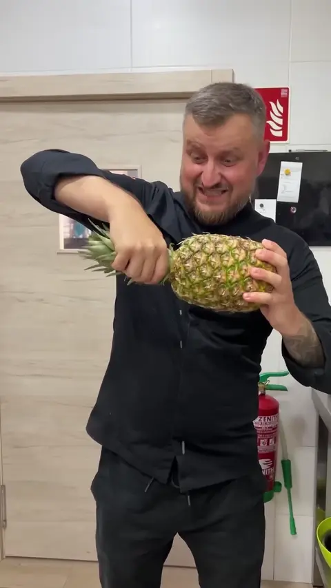Quick Pineapple Cutting Hack! ??