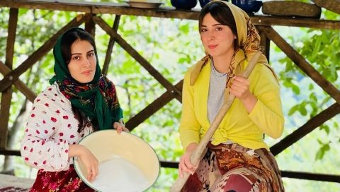 ⁣Making delicious saffron ice cream ꞉ an experience full of happiness With Villagers