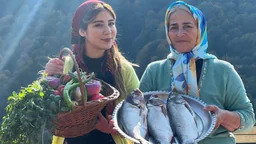 ⁣Cooking fresh and delicious salmon in the cold winter weather of the village!