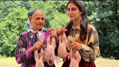 ⁣Local dish Longi (popular Gilani dish) without oven and with frying pan