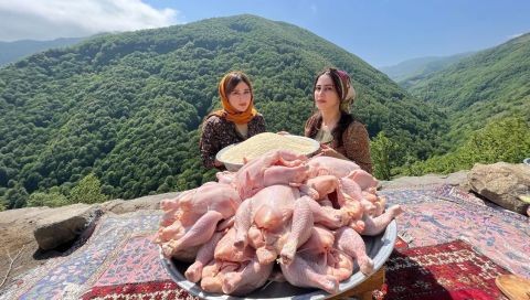 ⁣Mix꞉ cooking chicken in the village with three different recipes in one hour!