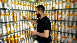 ئەحمەد ماوەی 10 ساڵە عەتری سرووشتی دروستدەکات