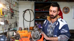 دەشڵێ_ کەرەستەکانی ئێمە زۆربەیان خراپن، چونکە شتی باش هەیە، بەڵام خەڵک نایکڕن.