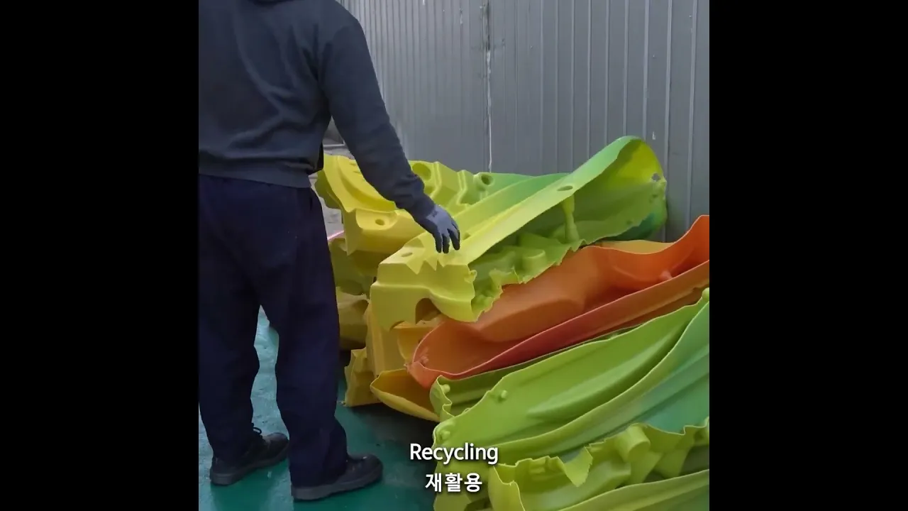Skilled Workers at Work｜Korean Fishing Boat and Kayak Manufacturing wm