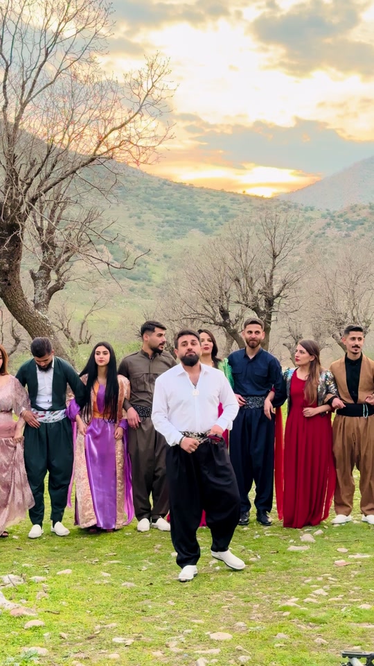 دەمەوێ لە ئێستەوە جەژنە پیرۆزەتان لێ بکەم و موژدەی ئەوەتان پێ بدەم ...