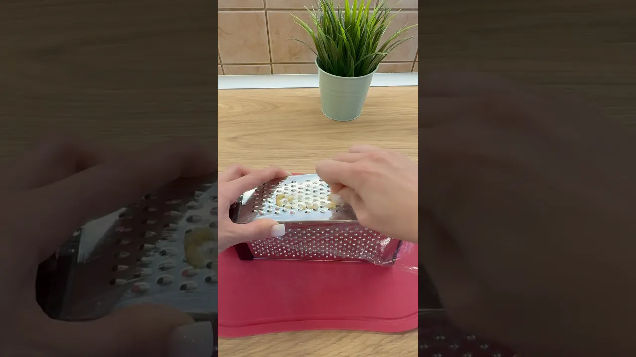 This trick will help you keep your grater clean.#kitchenhacks #cookinghacks #advice #usfultips