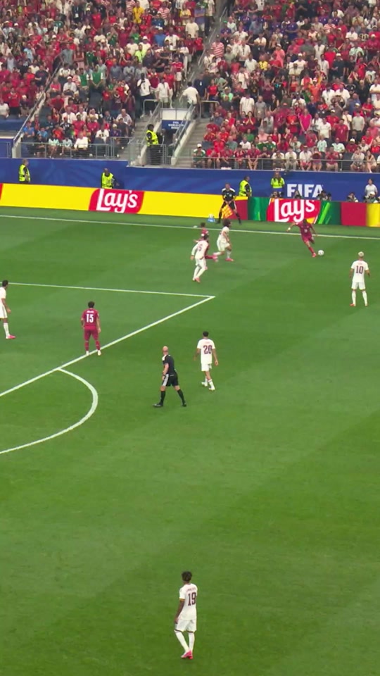 Ronaldo shoots. Simon says no. 🚫⚽ #FIFAWorldCup