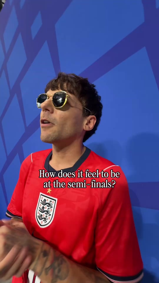 Louis Tomlinson 🤝 Jude Bellingham! 🏴󠁧󠁢󠁥󠁮󠁧󠁿🤩 #FIFAWorldCup