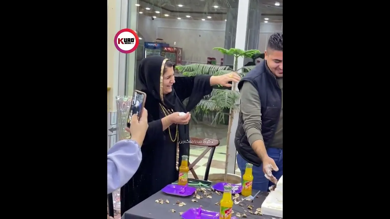 ‎دایك ئه‌و كه‌سه‌ی كه‌ له‌ ڕۆژه‌ خۆشه‌كانیش له‌ بیری ڕۆڵه‌كه‌یه‌تی ‎چیت هه‌یه‌ بۆ دایكت؟