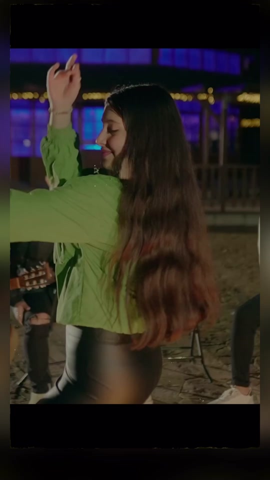 ‎بۆ ئەترسی لەوەی بتلاوێنم ‎لێرەم لێرە لەپشتت وەک شێرم ‎با مەودای بەی...