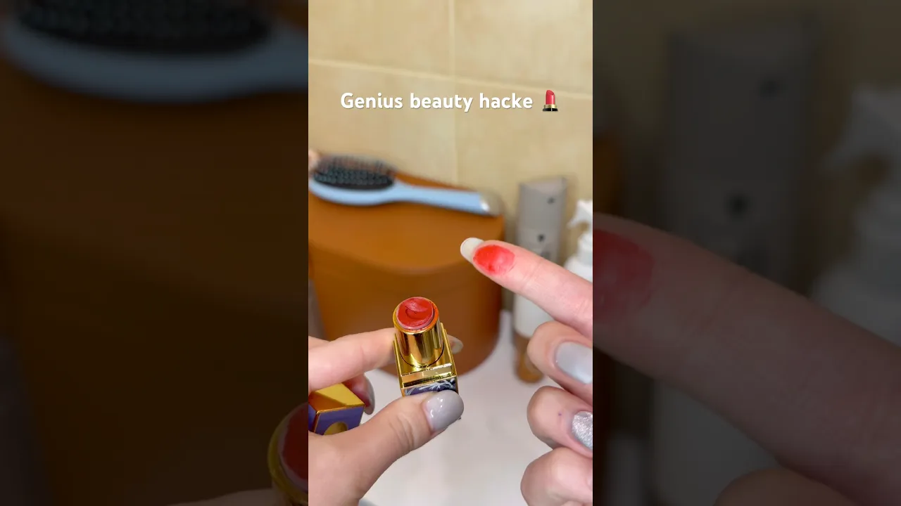 Don't Throw Away Your Old Lipsticks Do This Instead💄💫#reallifehacks #diy #beauty