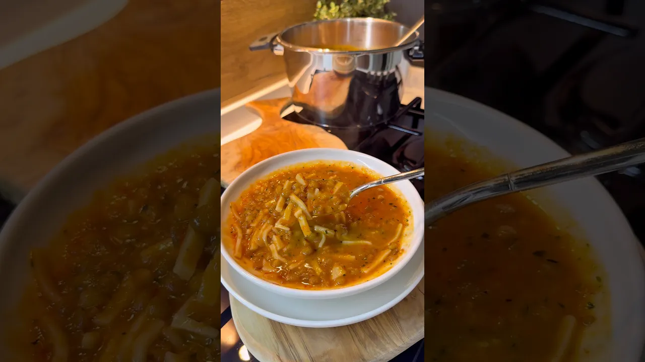 Erişteli gelir mercimek çorbası😍 #food #tarif #recipe #globalcuisine #çorba #yeşilmercimek
