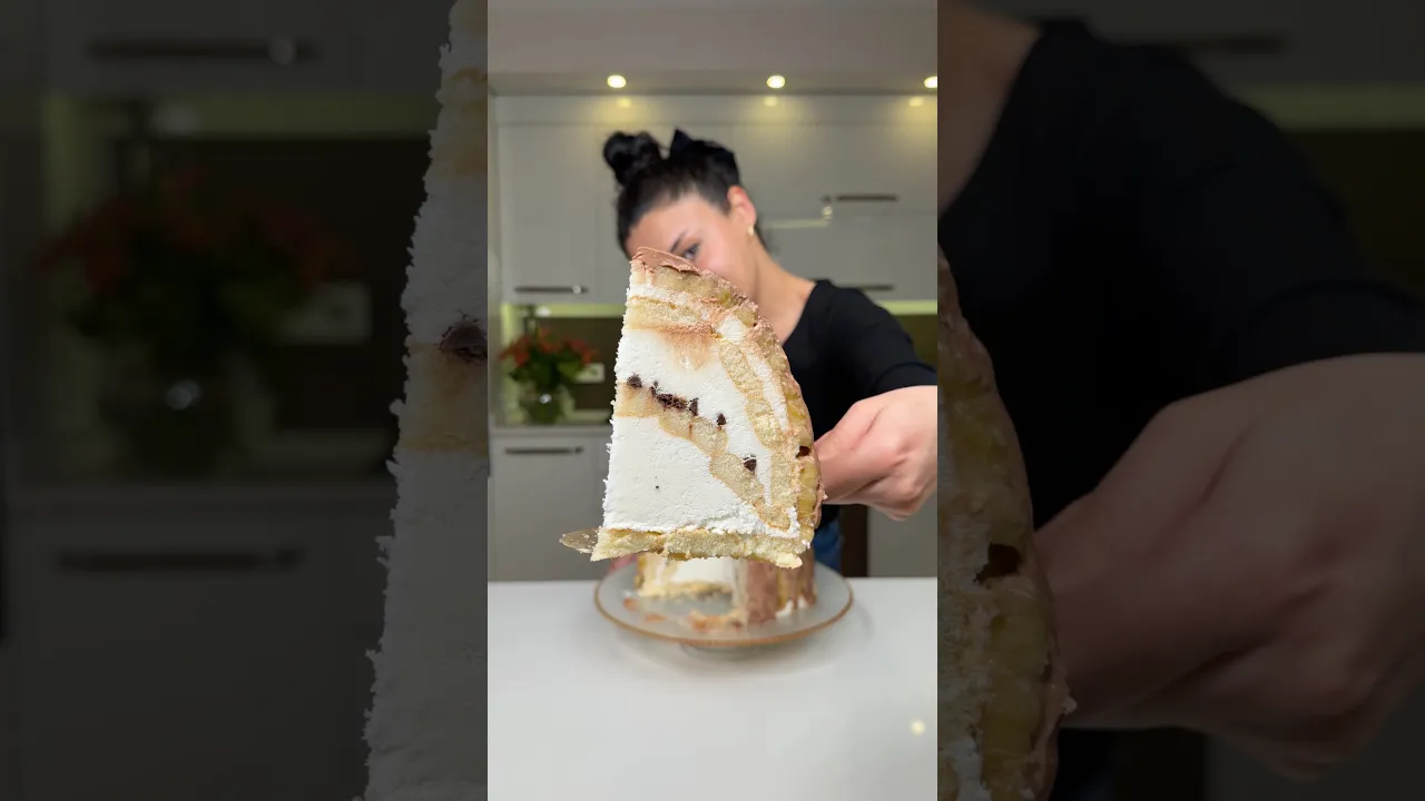 Muzlu Yaş Pasta ｜ Upside Down Banana Cake 🍰 #busezeynep #cake #banana
