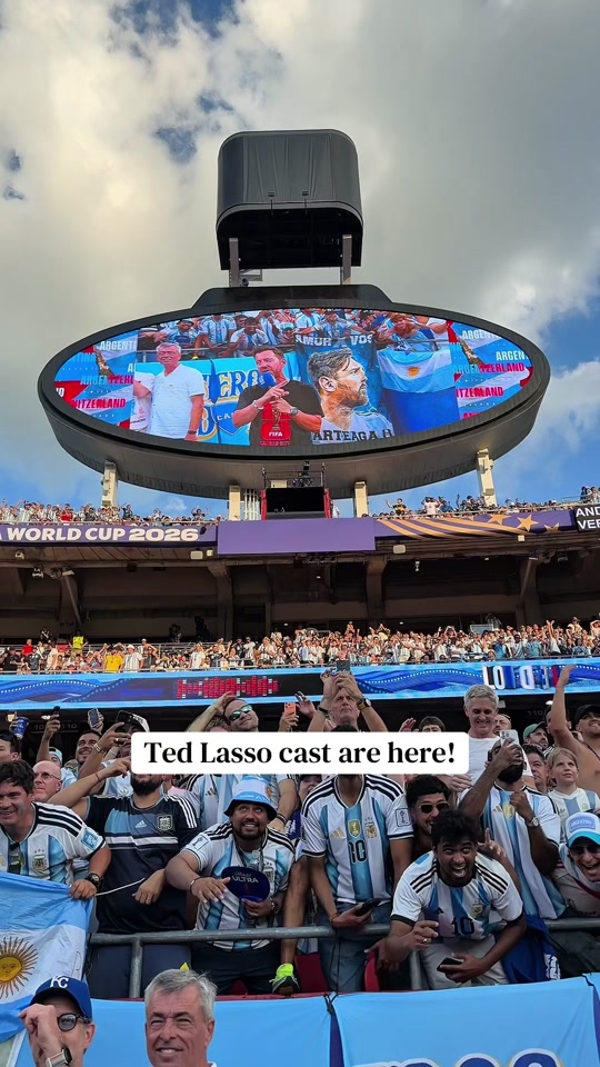 Richmond here we go？ 🤣 Ted Lasso cast at 🇦🇷 v🇨🇭! #FIFAWorldCup