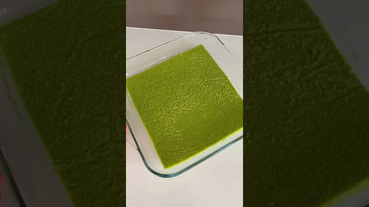 Pastanedekini Fıstıklı sandığımız ISPANAKLI pasta 🎂 #ıspanaklıkek #ıspanaklıpasta #shorts