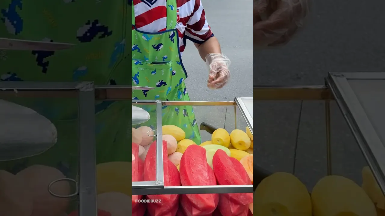 Bangkok's Freshest Fruit Cutting You'll Love
