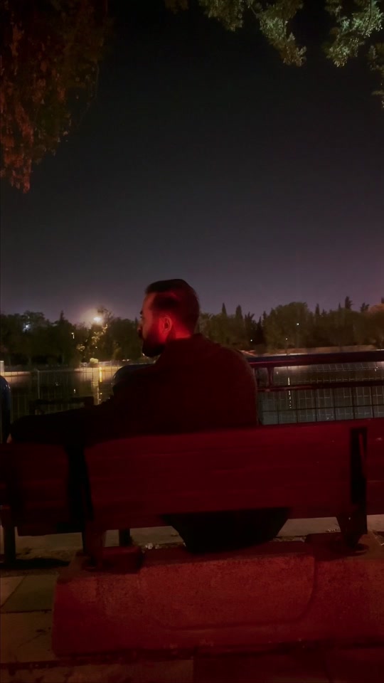 تۆ وەرە ببینە لەم شارە غەریبە کە دڵم لەت لەتە لە تۆ بێ نەسیبە زیندوو...