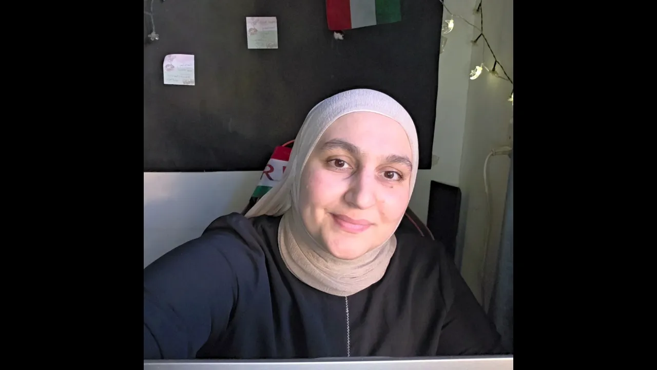 إذا فهمتها اكتب الترجمة بالتعليقات، وإذا لم تفهمها اكتب (كوردي) وسنساعدك تتعلمها.＂ 😉