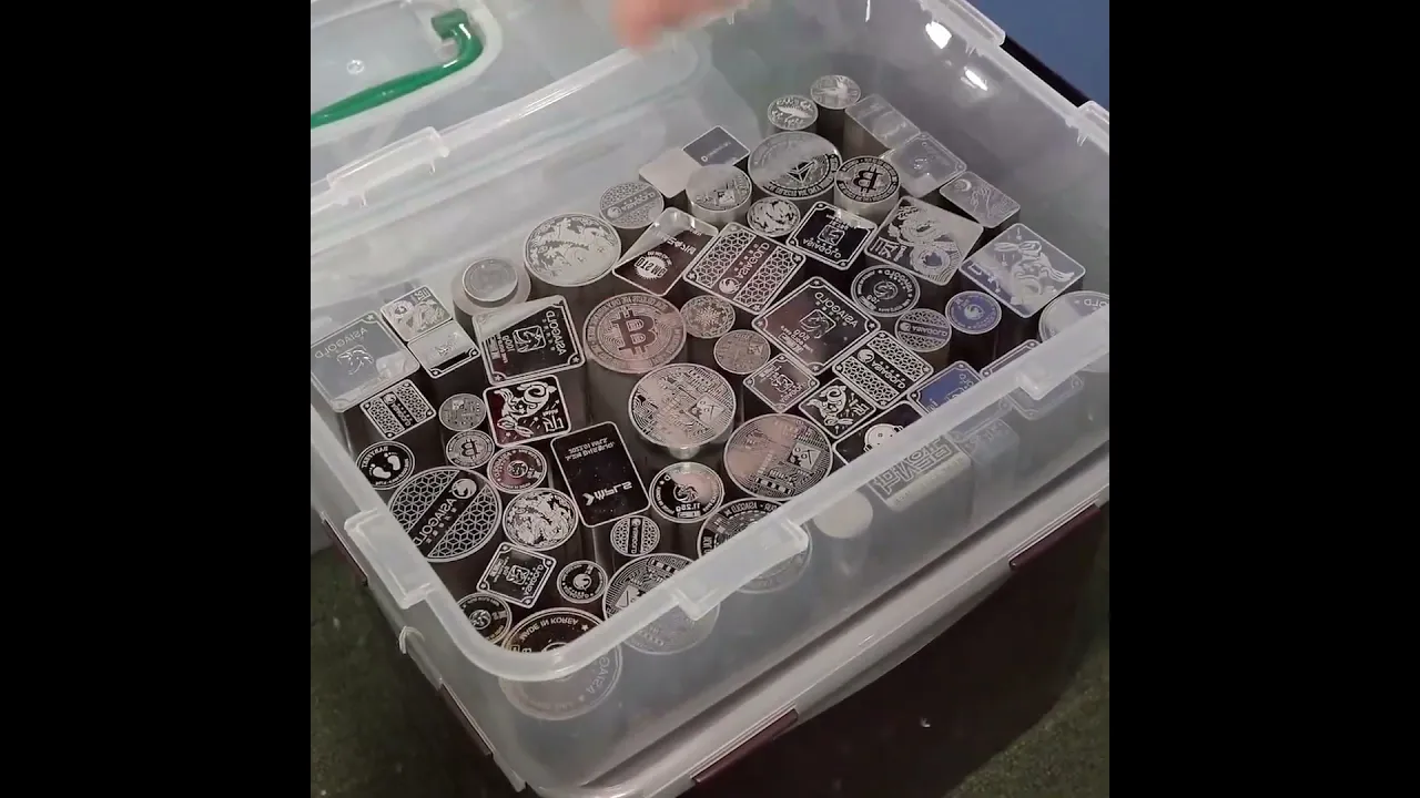 When Bitcoins Meets Gold｜ 99.99% Pure Gold Bitcoin Production Bw
