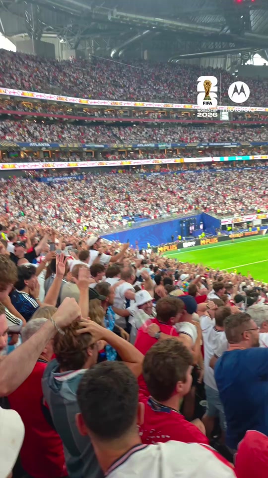 What a feeling! 🏴󠁧󠁢󠁥󠁮󠁧󠁿😍 Shot on motorola razr fold #FIFAWorldCup