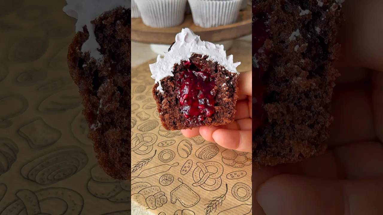 Orman meyveli cupcake😍 #food #tarif #recipe #pratiktatlitarifleri #cooking #globalcuisine #cupcake