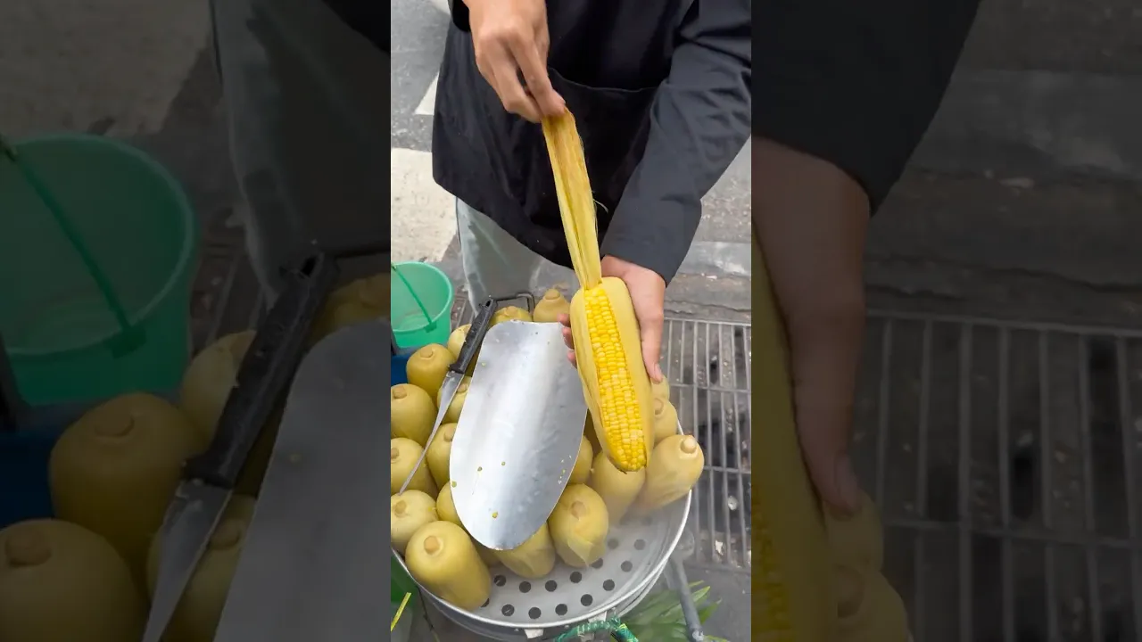 Amazing corn peeling skills on the streets of Bangkok!