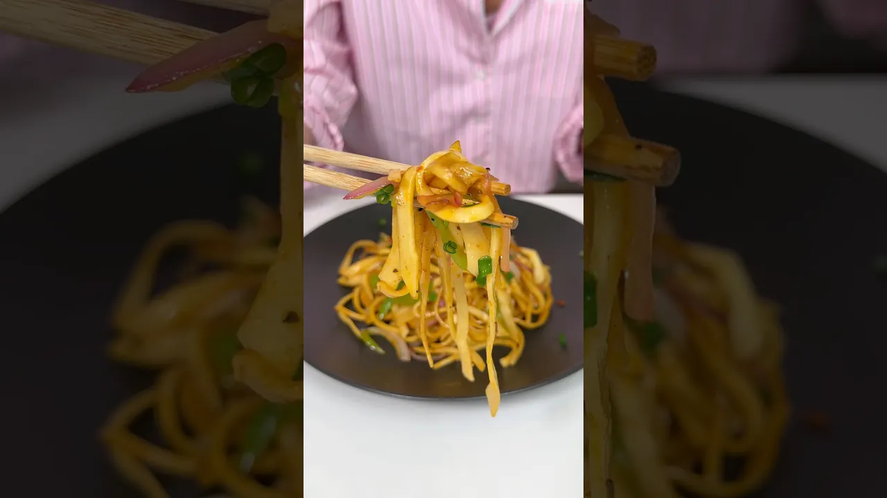 Un ve su var mı？ Noodle from scratch #chowmein #busezeynep #noodle