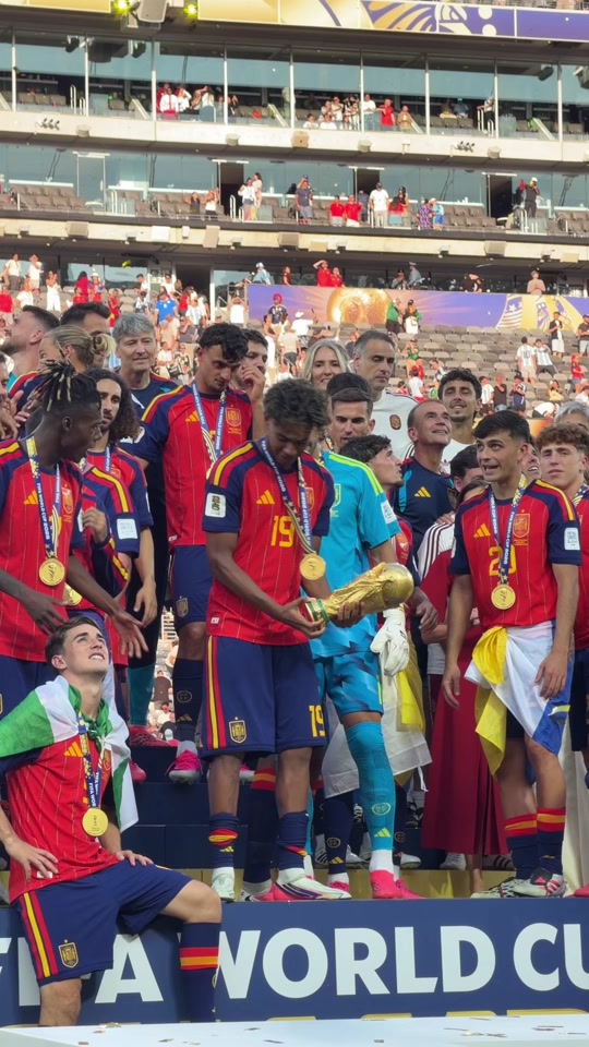 Lamine Yamal 🤝 #FIFAWorldCup 🏆